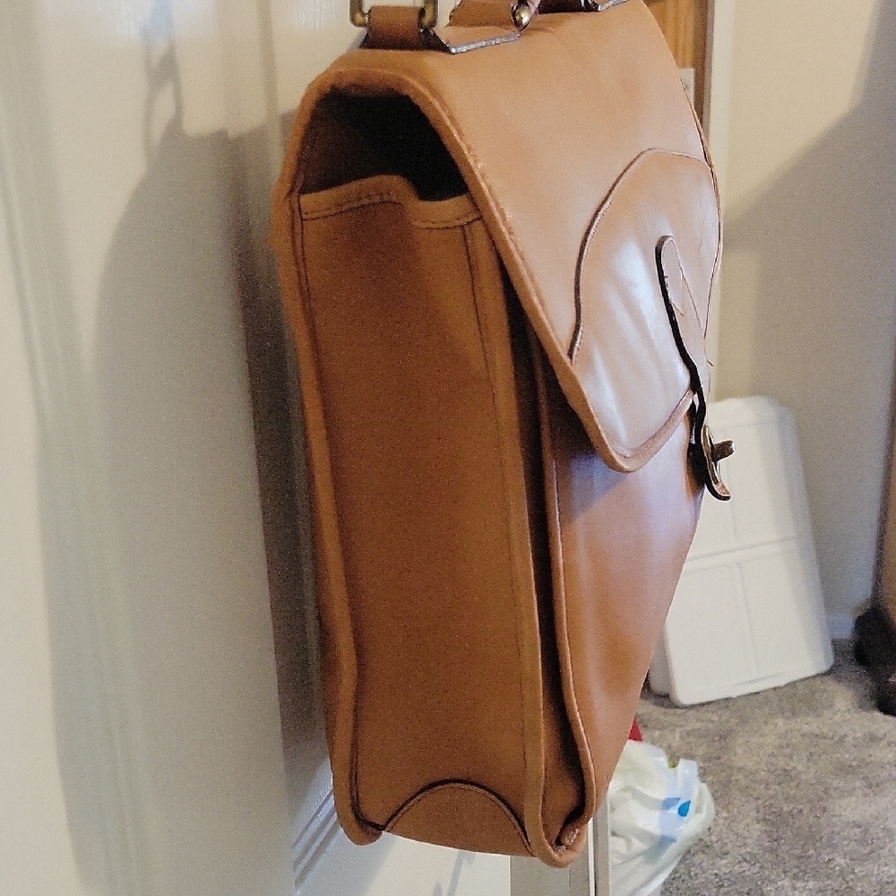 Rafaella Vintage Messenger Soft Leather Camel briefcase Bag - Picture 6 of 13